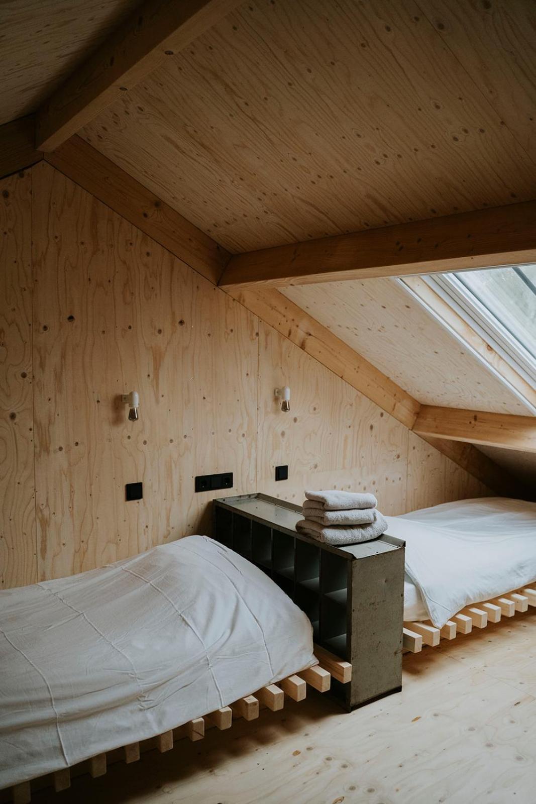 Bed En Brood In De Kapschuur - Boerderij De Zuiderkrib Bed & Breakfast Kraggenburg Eksteriør bilde